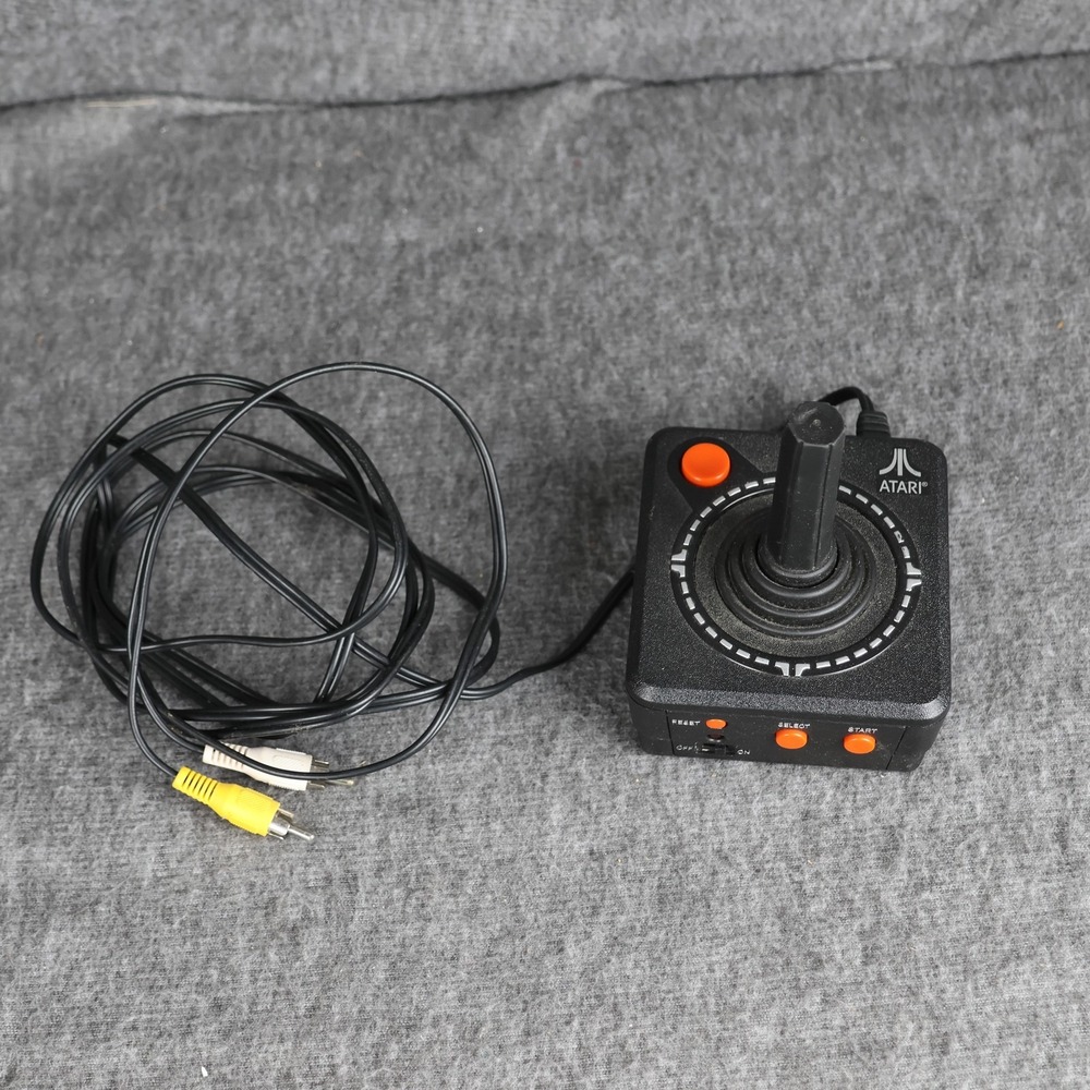 Atari TV Games Plug & Play Joystick Microconsole 2002 RCA Jakks Pacific‎ Black